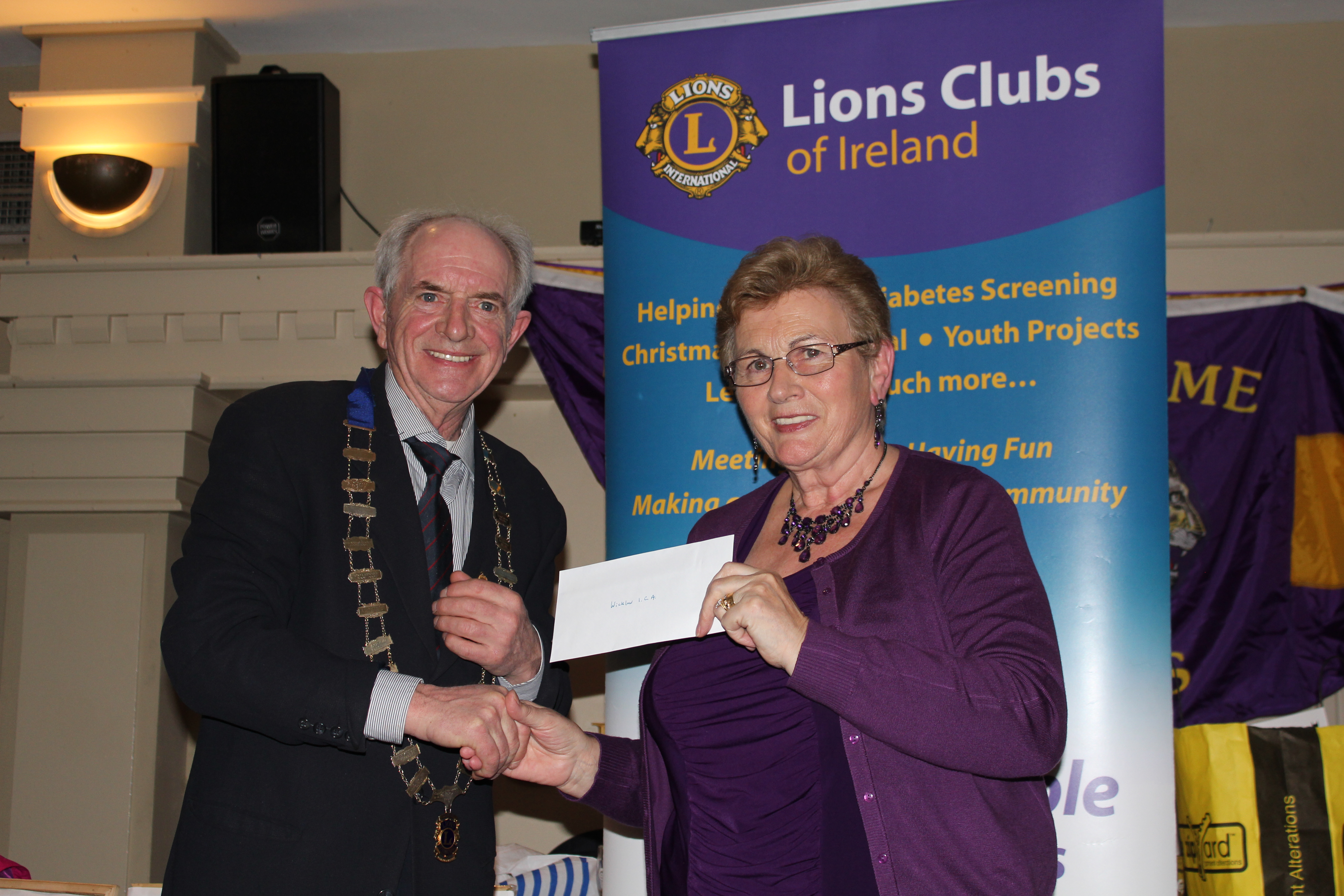 Tony Lyons, President of Wicklow and District Lions Club, presents a cheque to Guild President Mary Finlay on the final Quiz night
