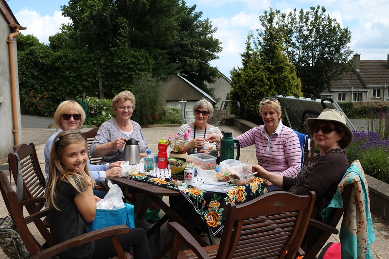 ICA members enjoy a picnic lunch